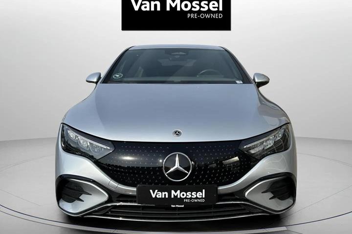 Sølv Mercedes EQE350 fra 2024