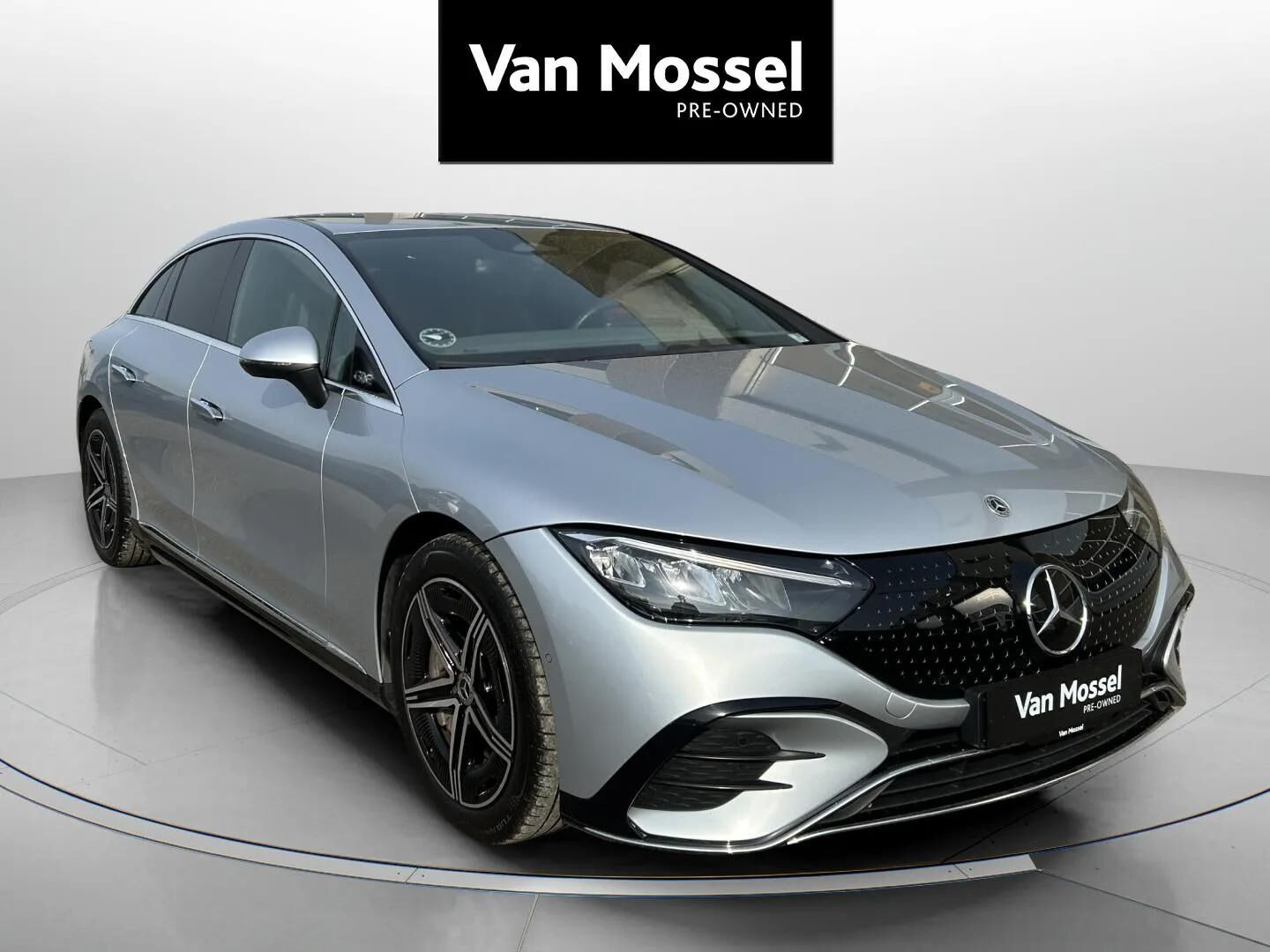 Sølv Mercedes EQE350 fra 2024