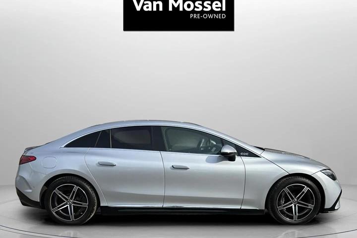 Sølv Mercedes EQE350 fra 2024