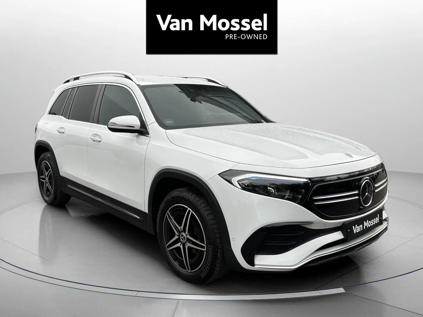 Hvid Mercedes EQB350 fra 2023