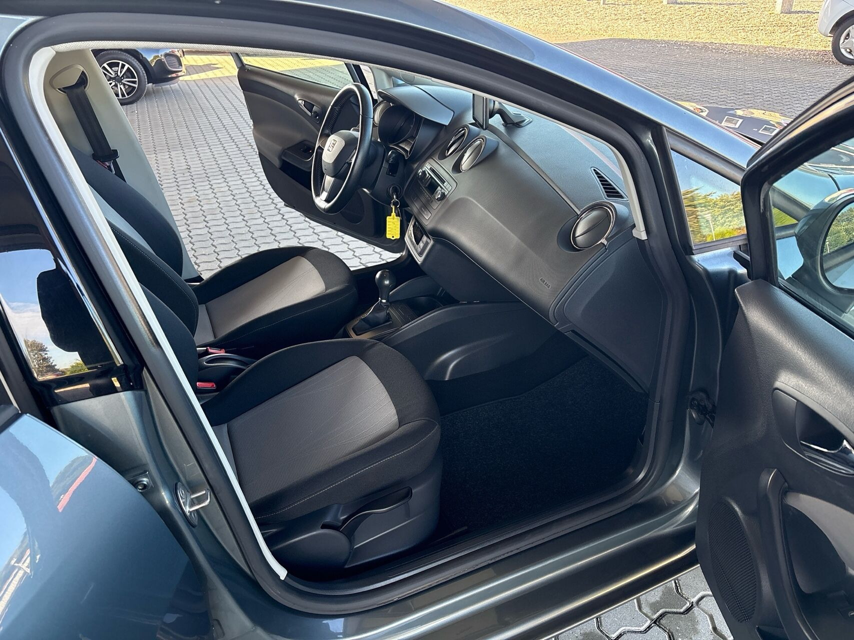 Grå Seat Ibiza fra 2015