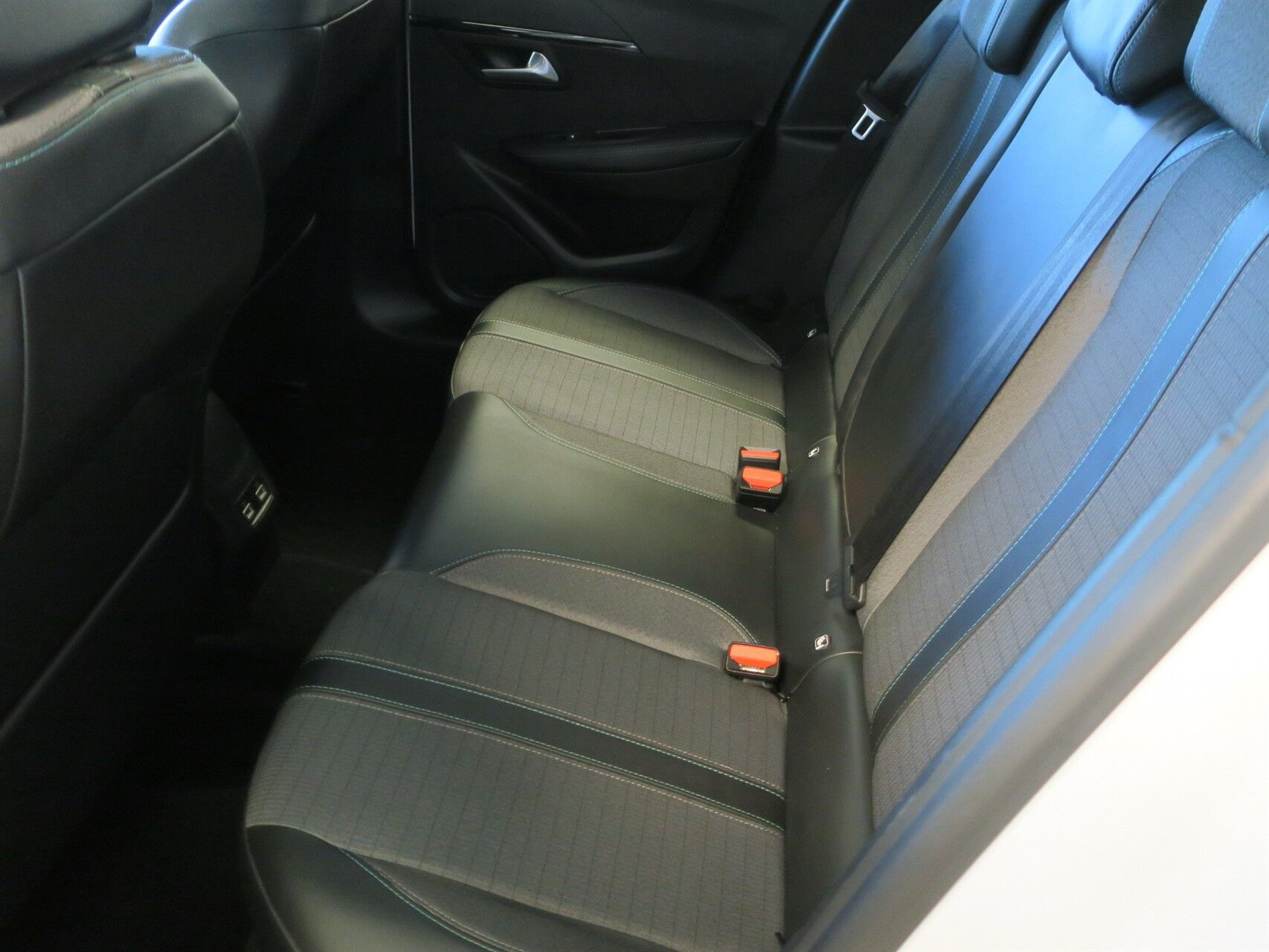 Hvid Peugeot 208 fra 2020