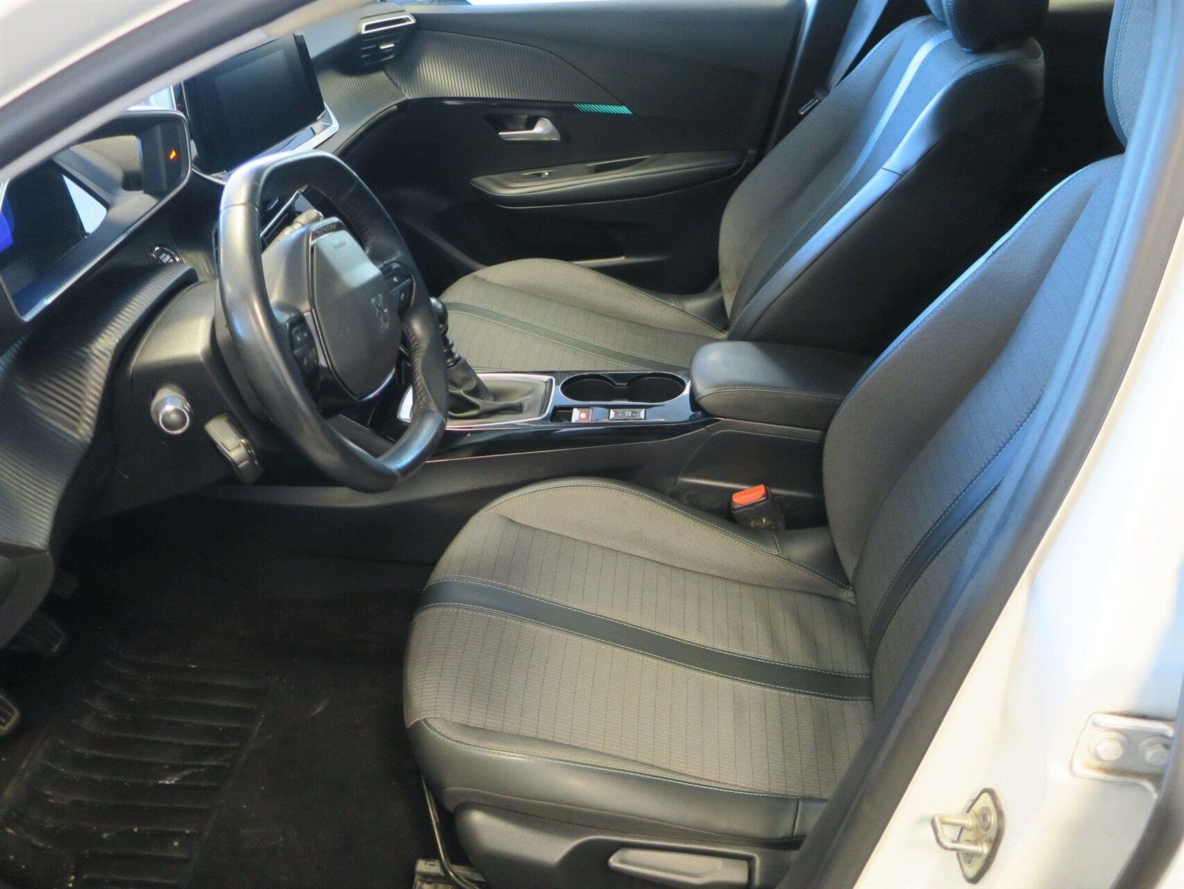 Hvid Peugeot 208 fra 2020