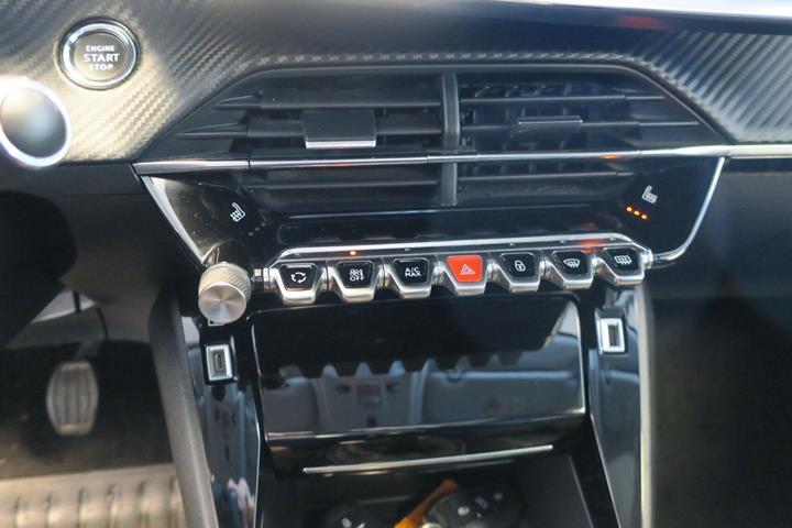 Hvid Peugeot 208 fra 2020
