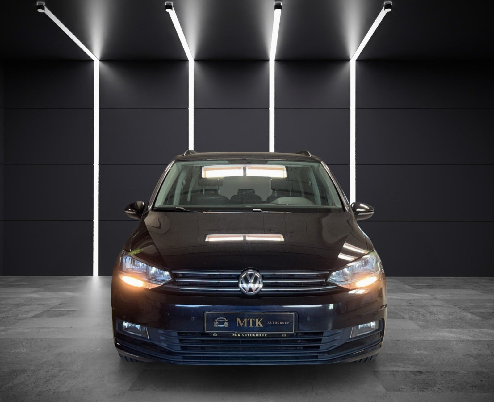 Sort VW Touran fra 2016