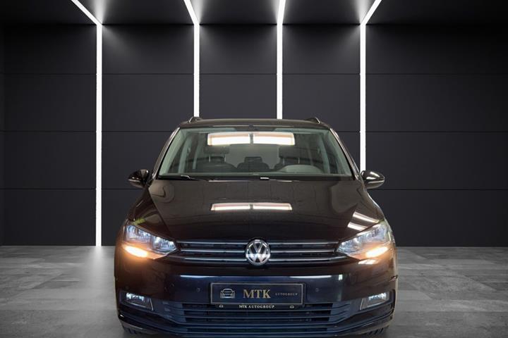 Sort VW Touran fra 2016