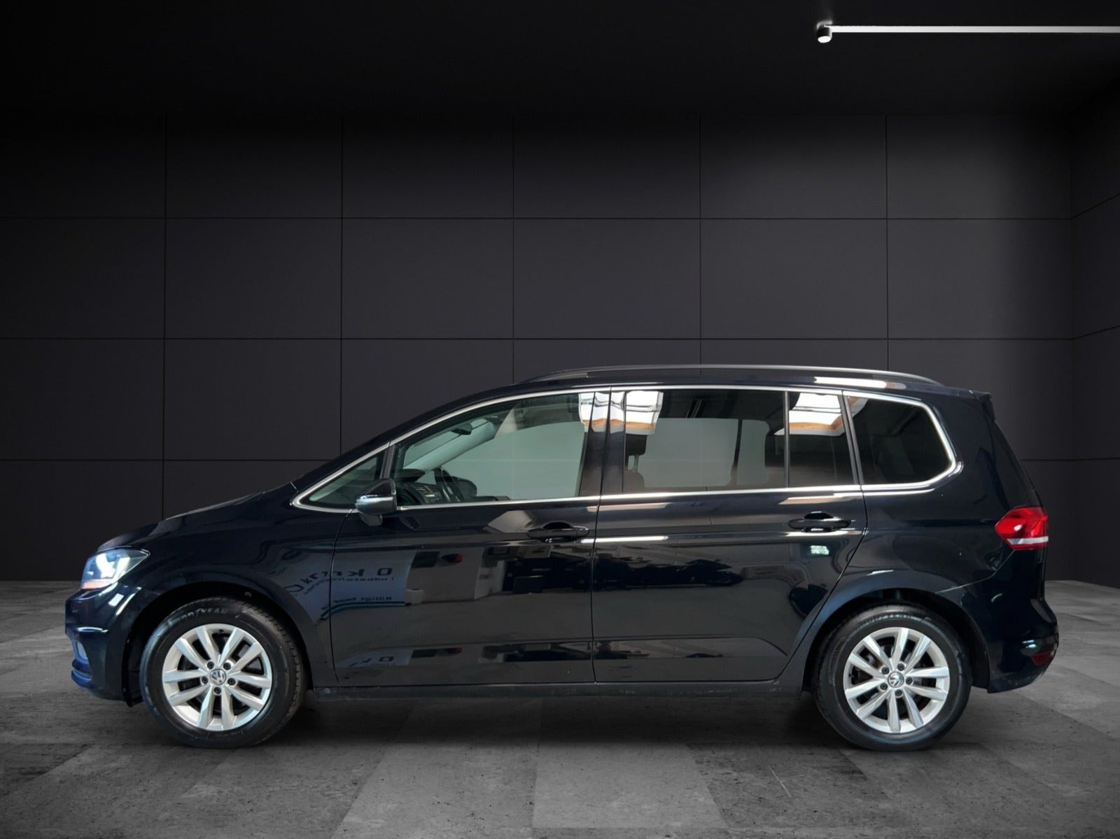 Sort VW Touran fra 2016