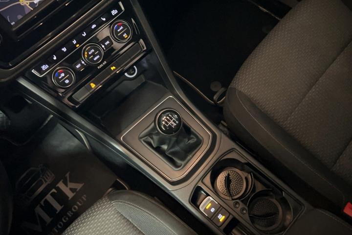 Sort VW Touran fra 2016