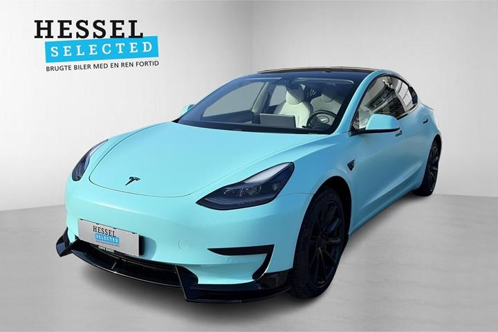 Hvid Tesla Model 3 fra 2021