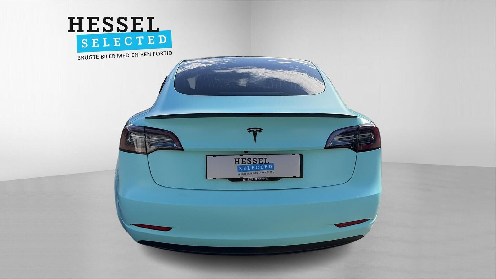 Hvid Tesla Model 3 fra 2021