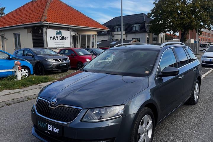 Grå Skoda Octavia fra 2017