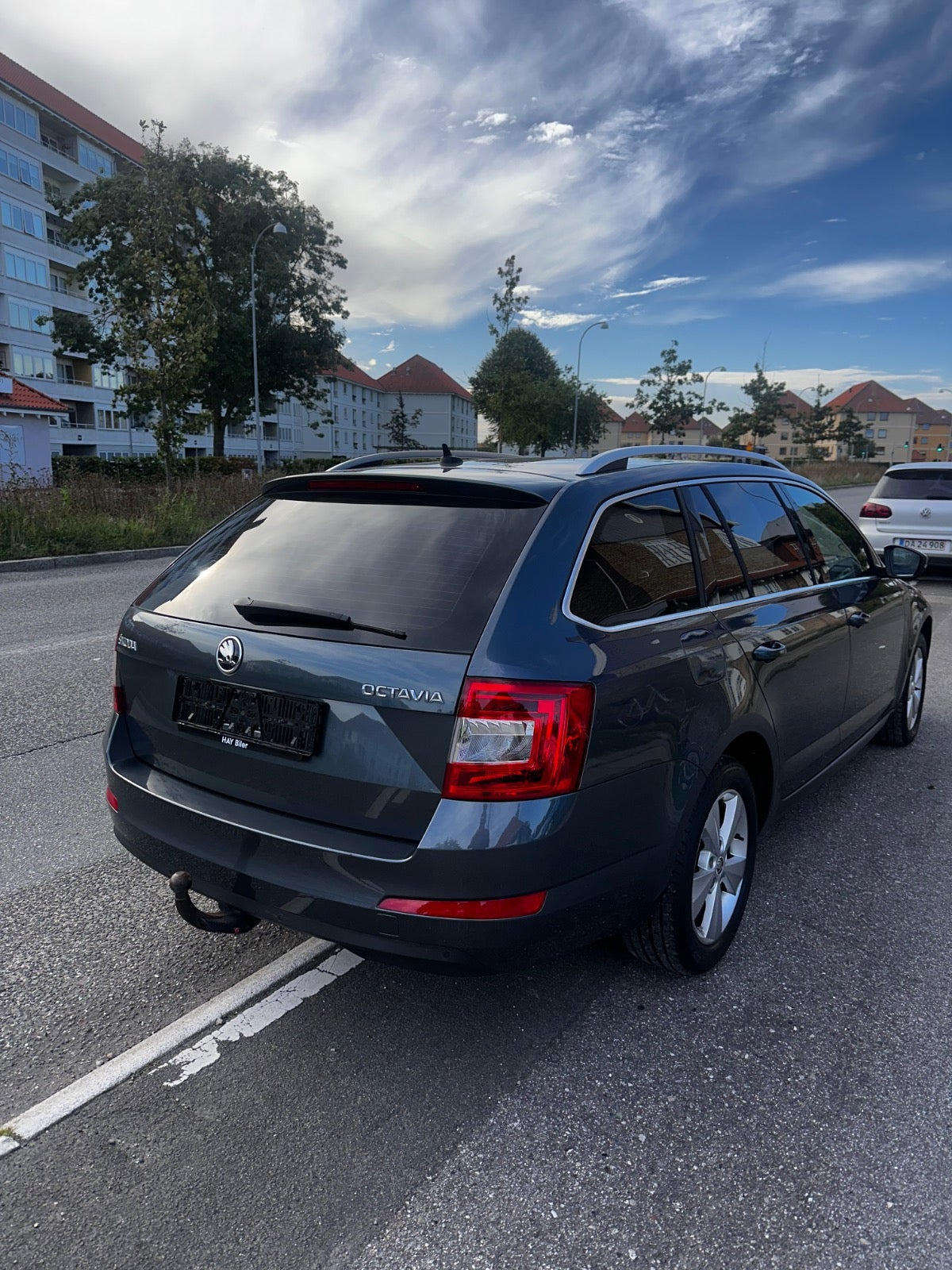 Grå Skoda Octavia fra 2017