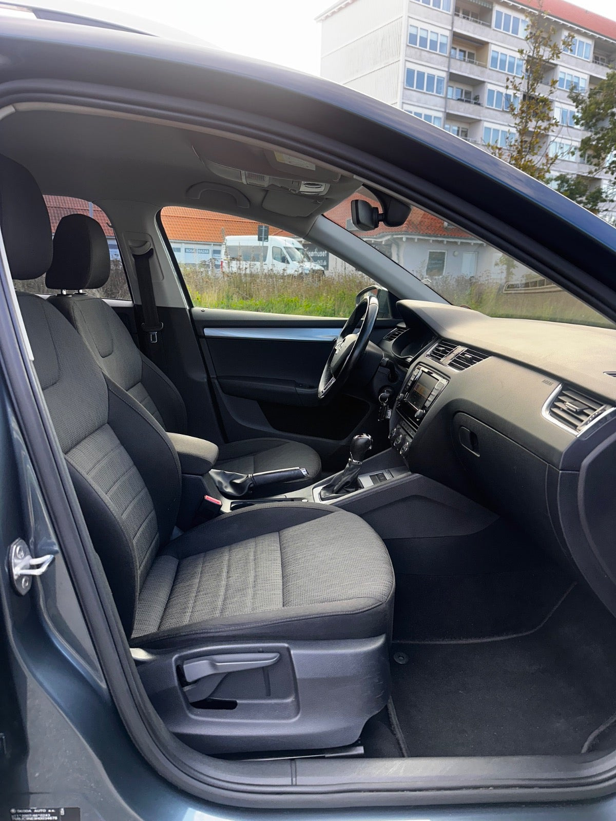 Grå Skoda Octavia fra 2017