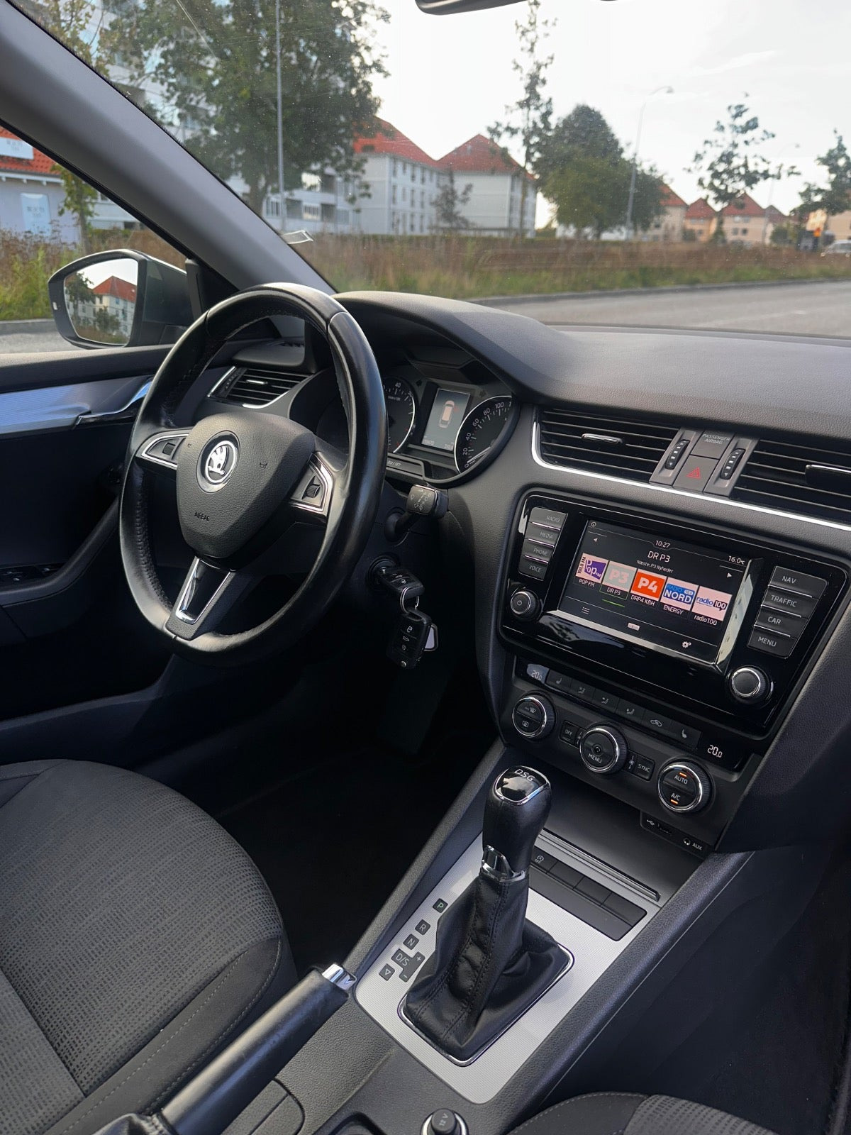Grå Skoda Octavia fra 2017