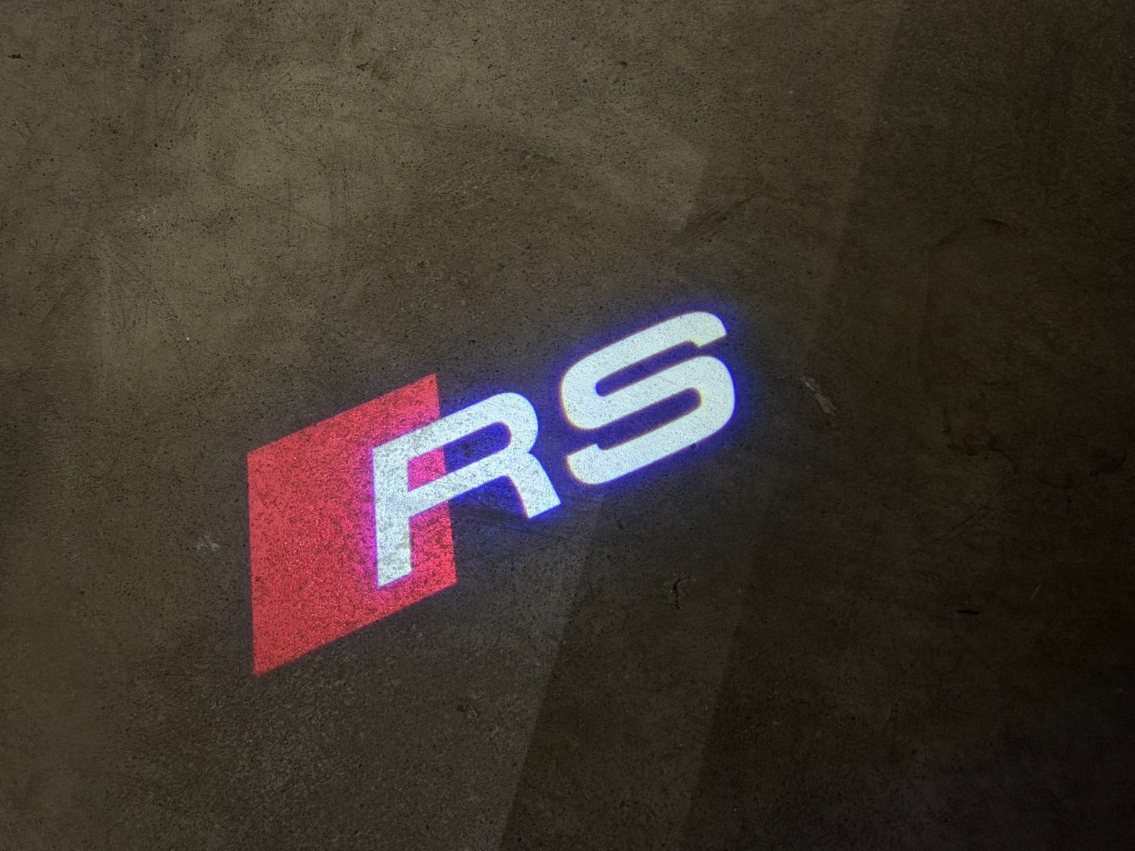 Grå Audi RS5 fra 2023