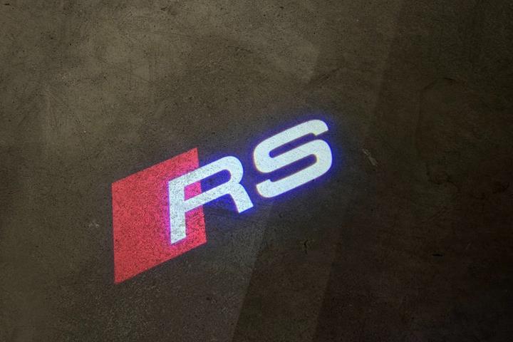 Grå Audi RS5 fra 2023