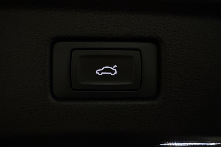 Grå Audi RS5 fra 2023