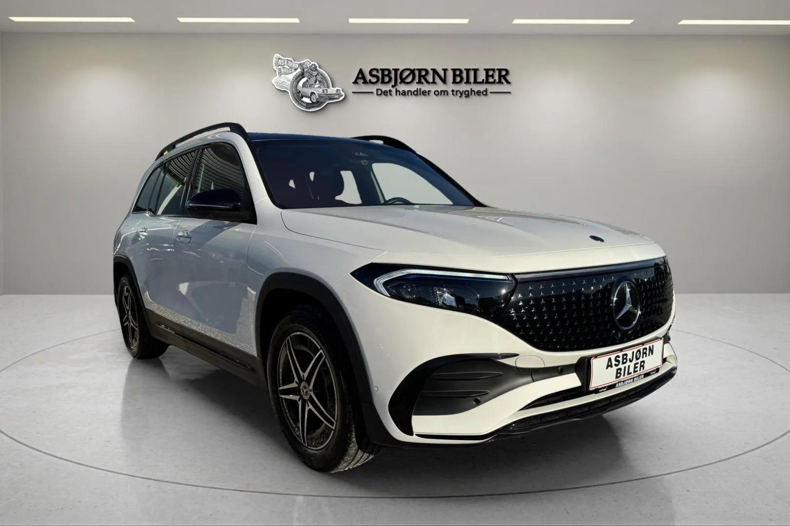 Hvid Mercedes EQB250+ fra 2024