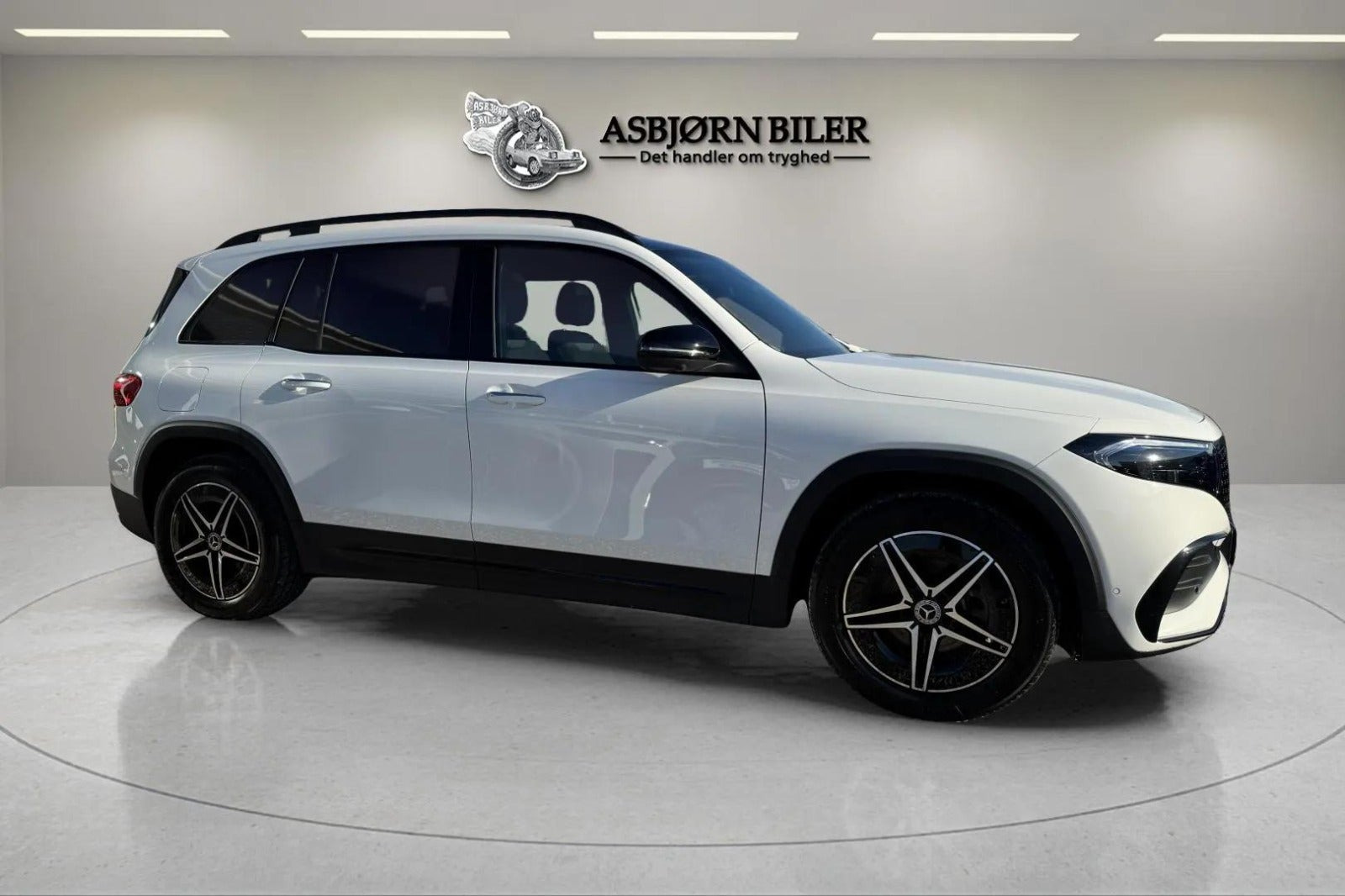Hvid Mercedes EQB250+ fra 2024