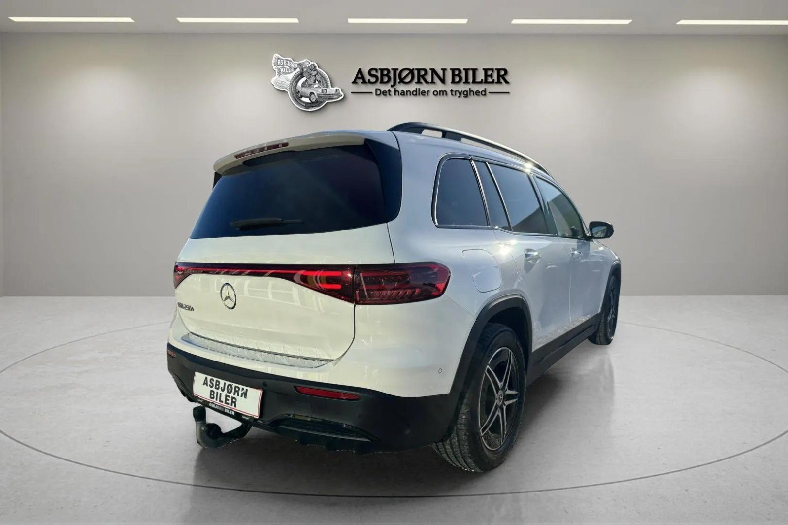 Hvid Mercedes EQB250+ fra 2024