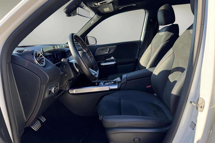 Hvid Mercedes EQB250+ fra 2024