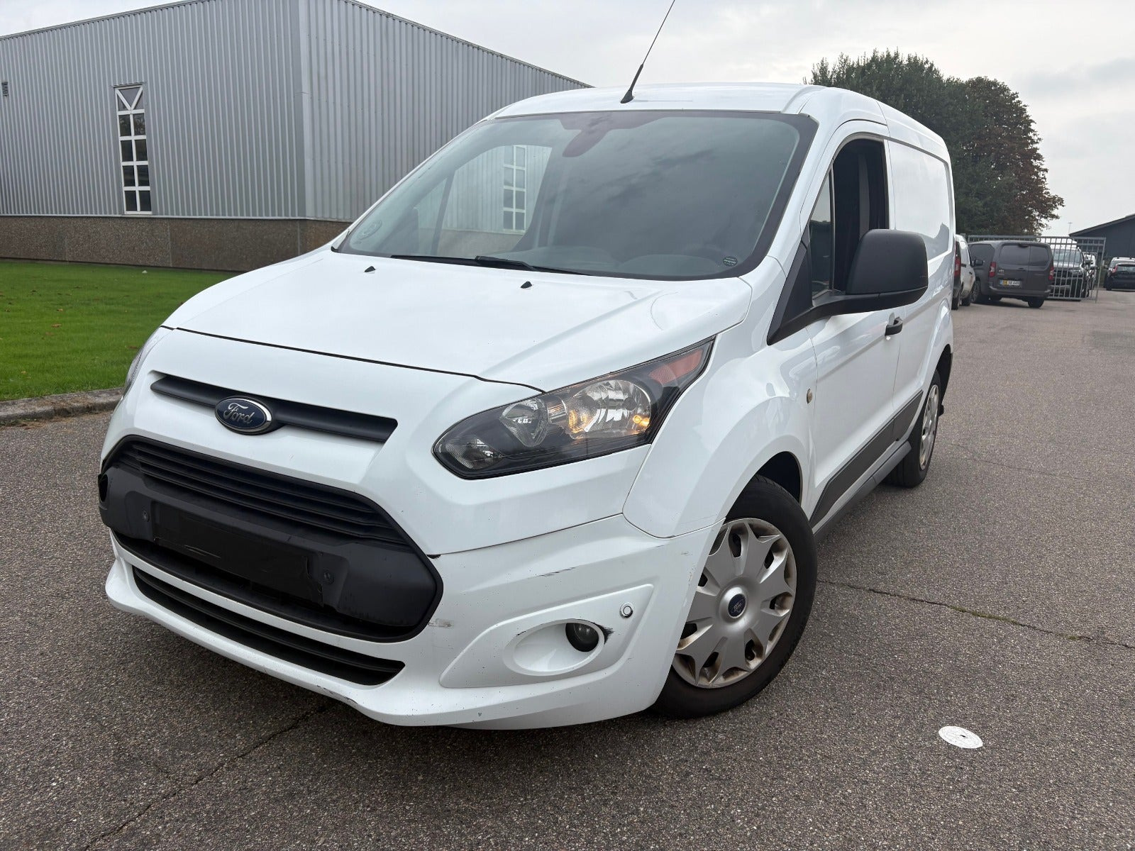 Hvid Ford Transit Connect fra 2017