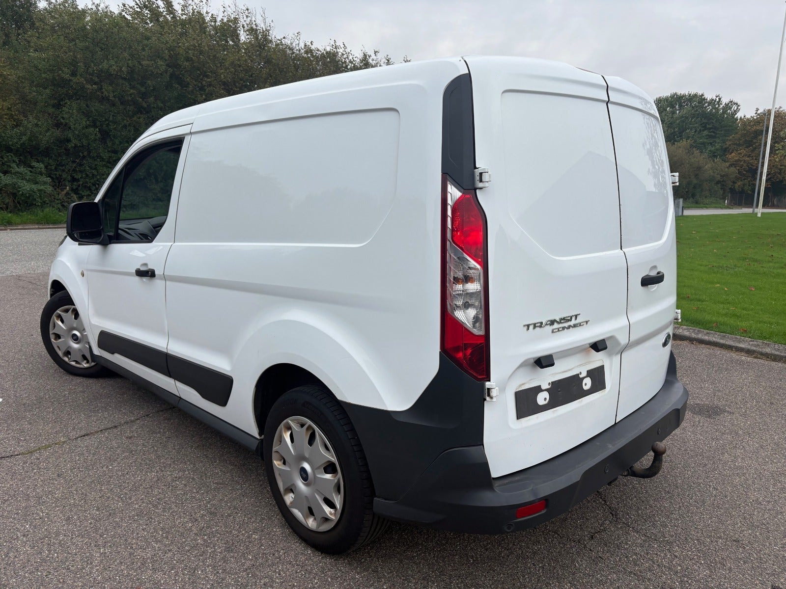 Hvid Ford Transit Connect fra 2017