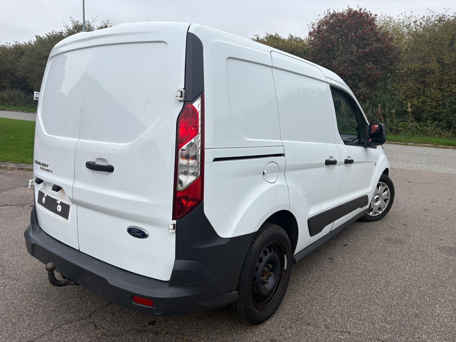 Hvid Ford Transit Connect fra 2017
