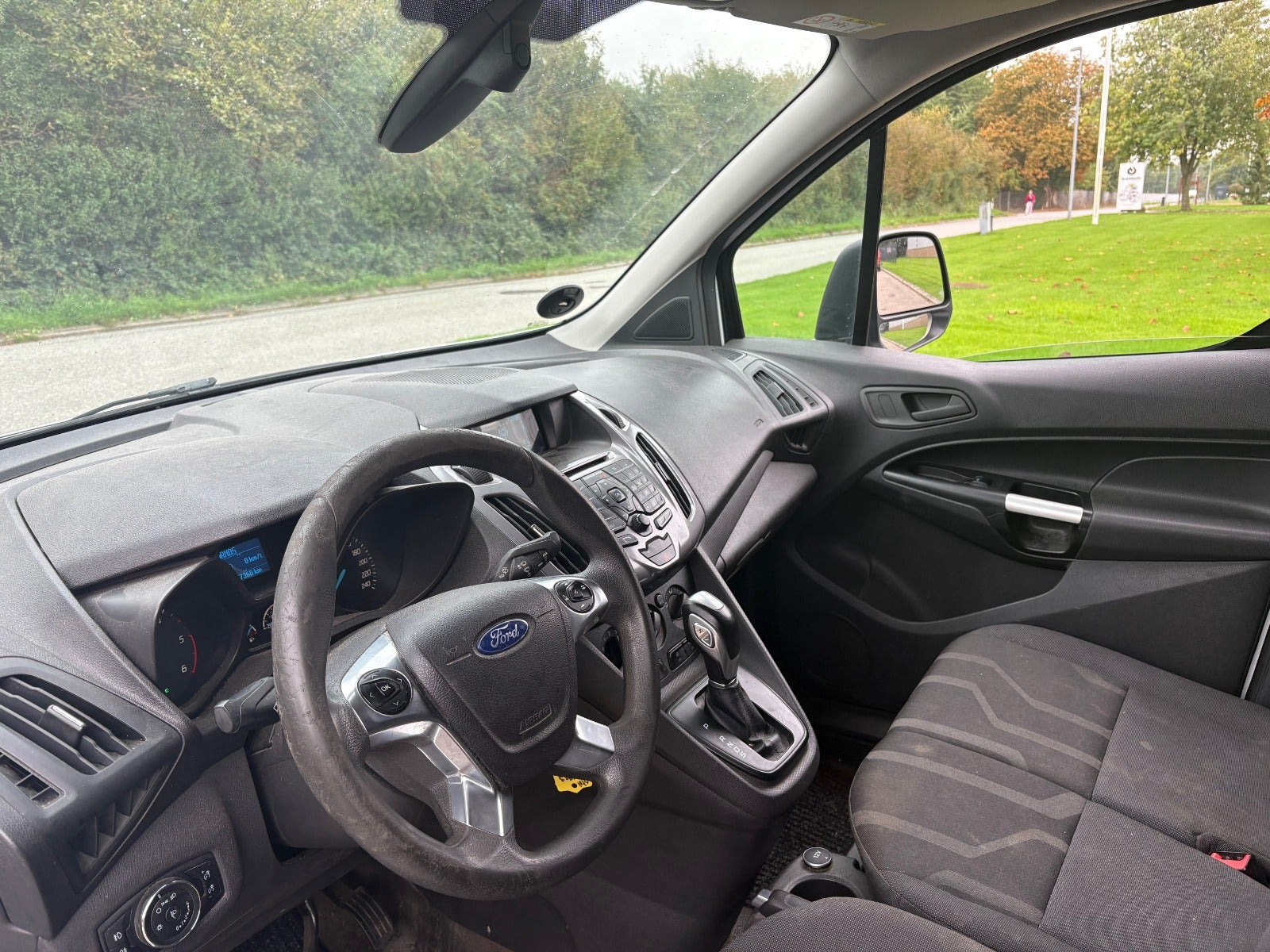 Hvid Ford Transit Connect fra 2017