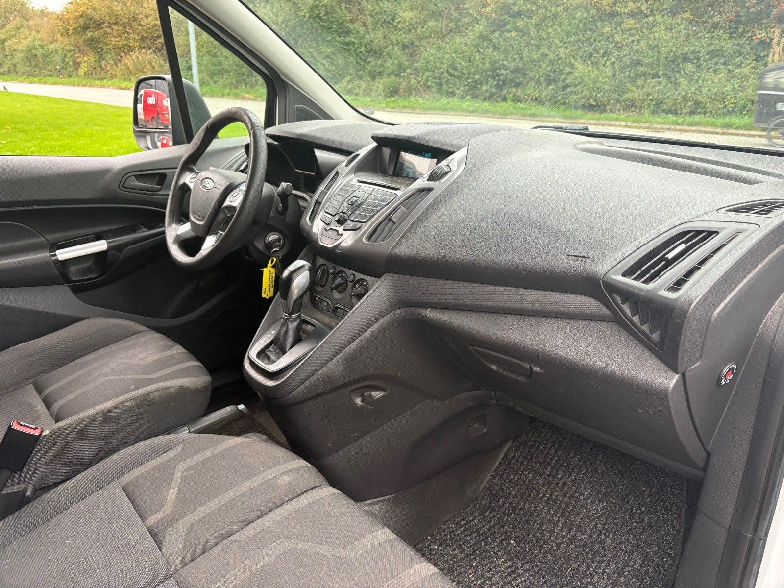 Hvid Ford Transit Connect fra 2017