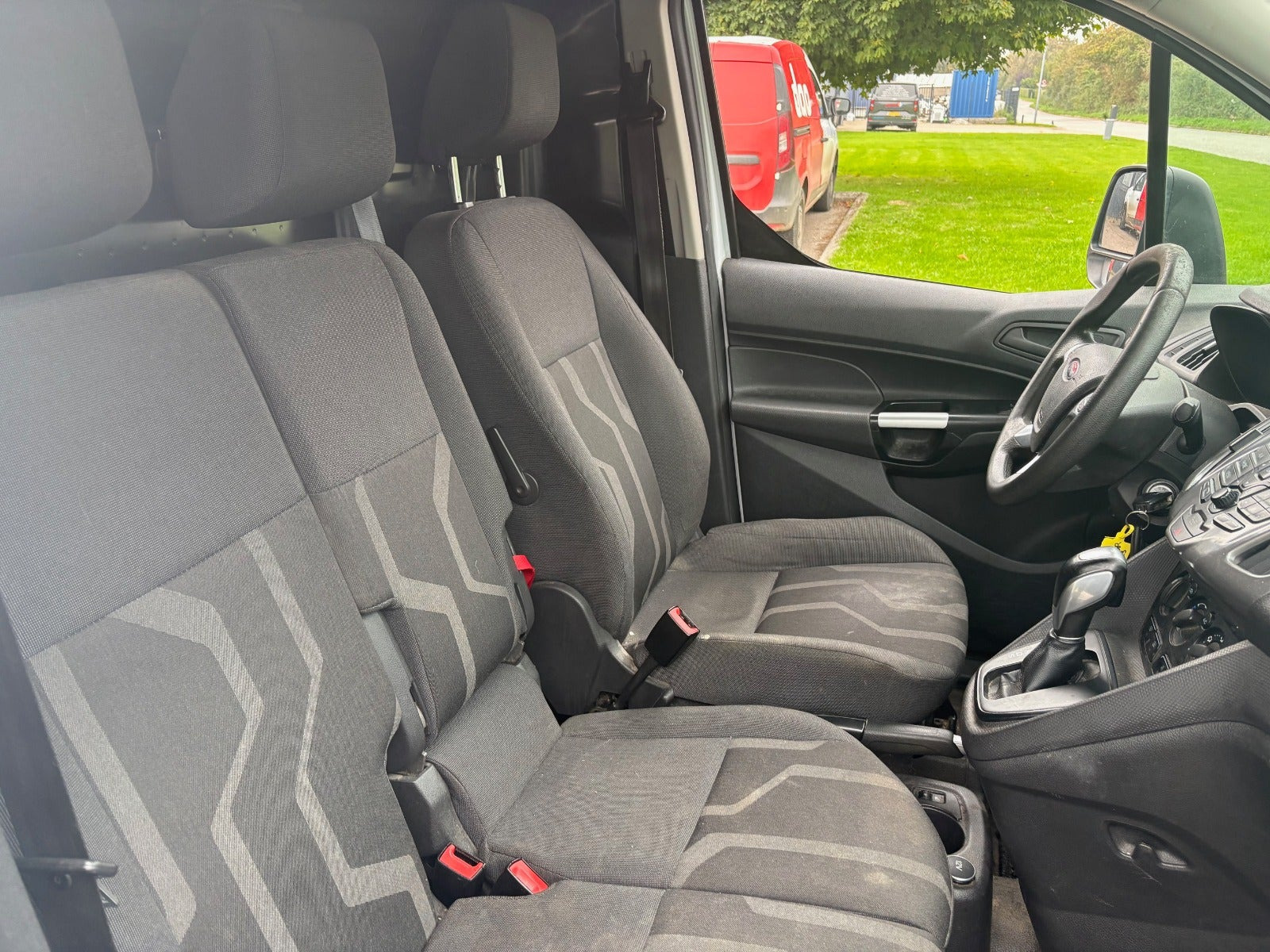 Hvid Ford Transit Connect fra 2017
