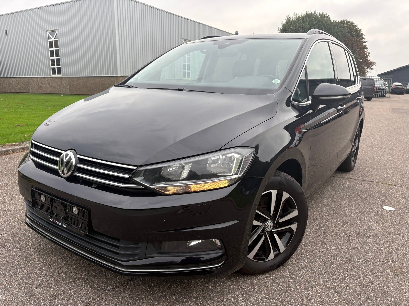 Sort VW Touran fra 2019