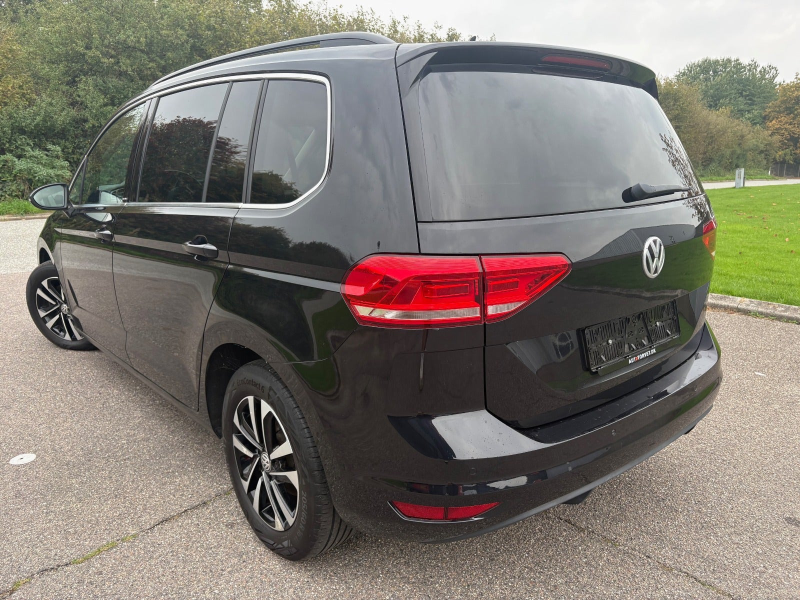 Sort VW Touran fra 2019
