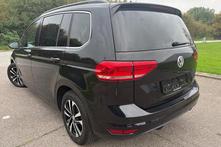 Sort VW Touran fra 2019
