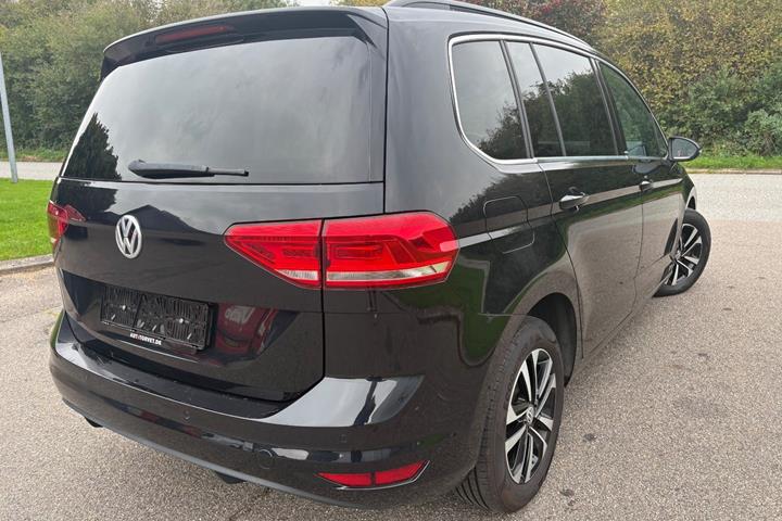 Sort VW Touran fra 2019