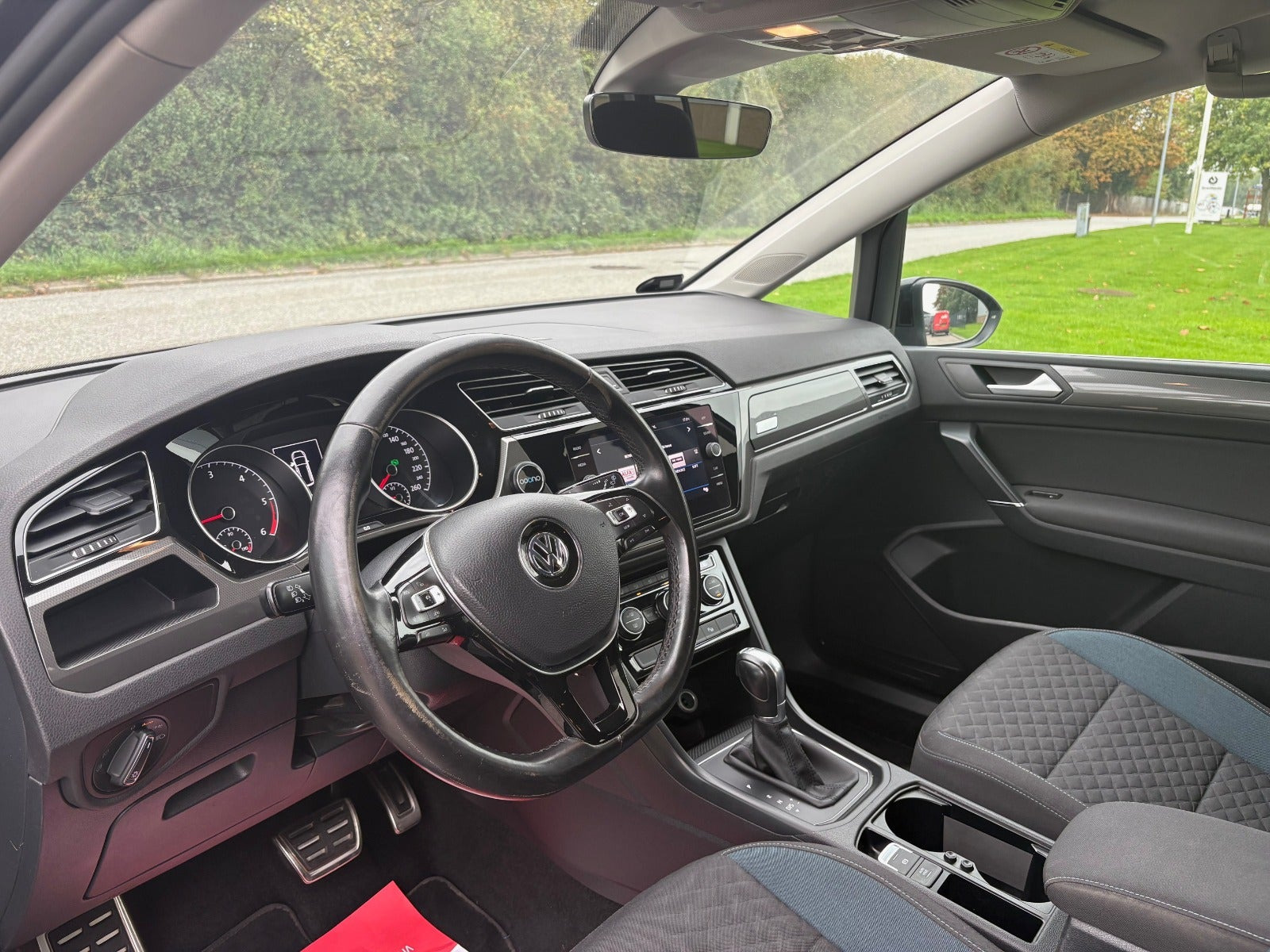 Sort VW Touran fra 2019