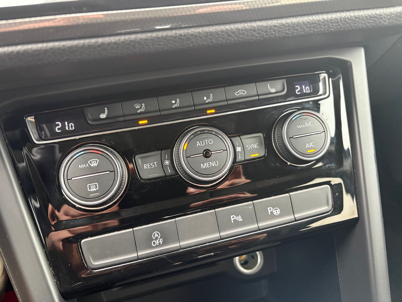 Sort VW Touran fra 2019