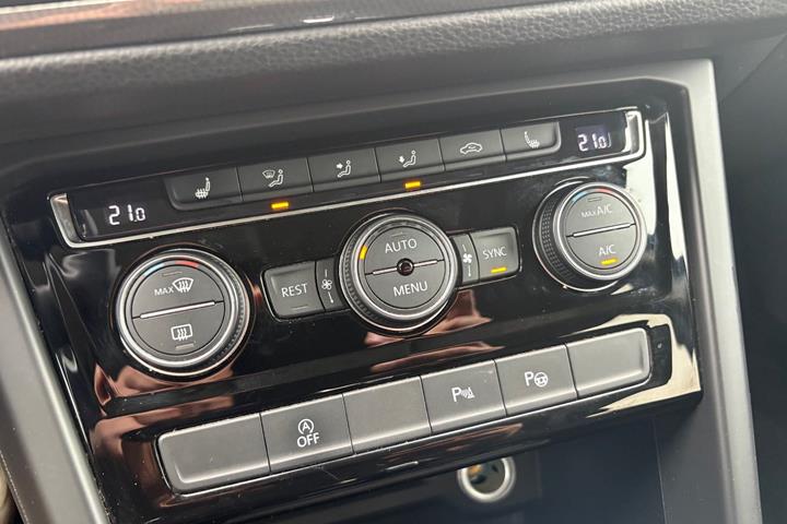 Sort VW Touran fra 2019