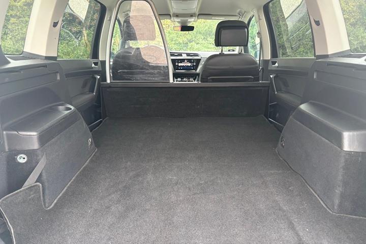 Sort VW Touran fra 2019