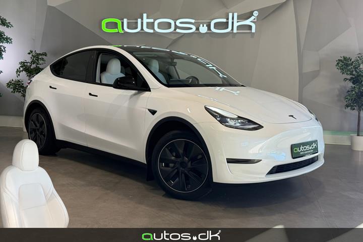 Hvid Tesla Model Y fra 2024