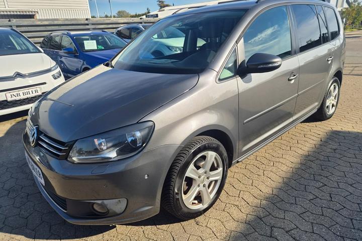 Grå VW Touran fra 2014