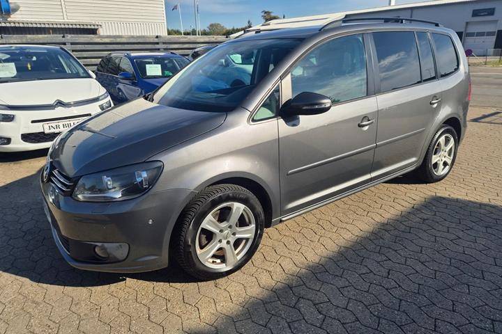 Grå VW Touran fra 2014
