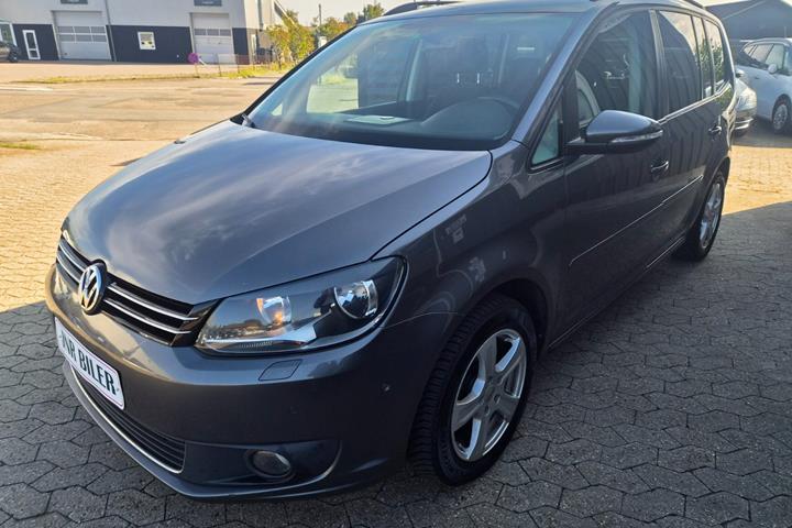 Grå VW Touran fra 2014