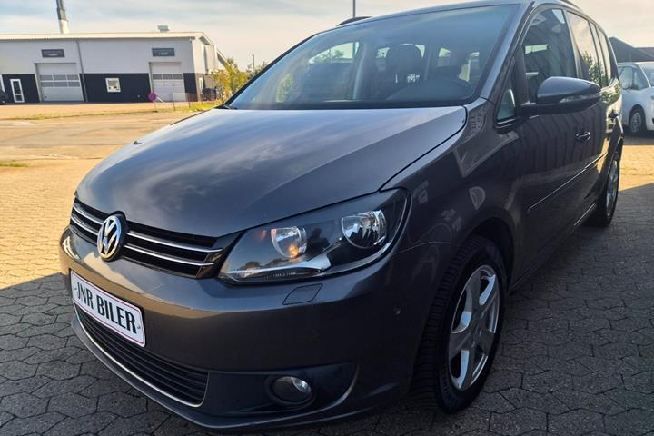 Grå VW Touran fra 2014
