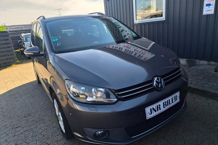 Grå VW Touran fra 2014