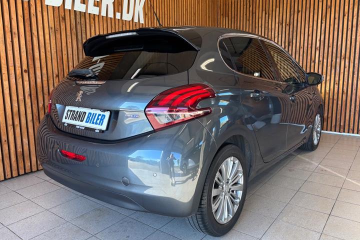 Grå Peugeot 208 fra 2017