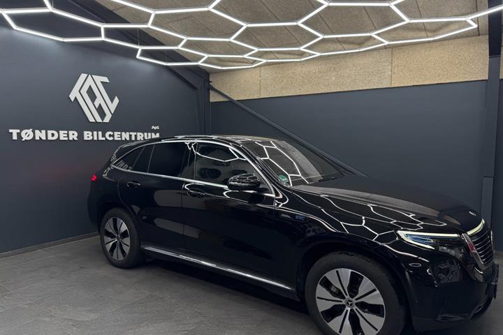 Sort Mercedes EQC400 fra 2023