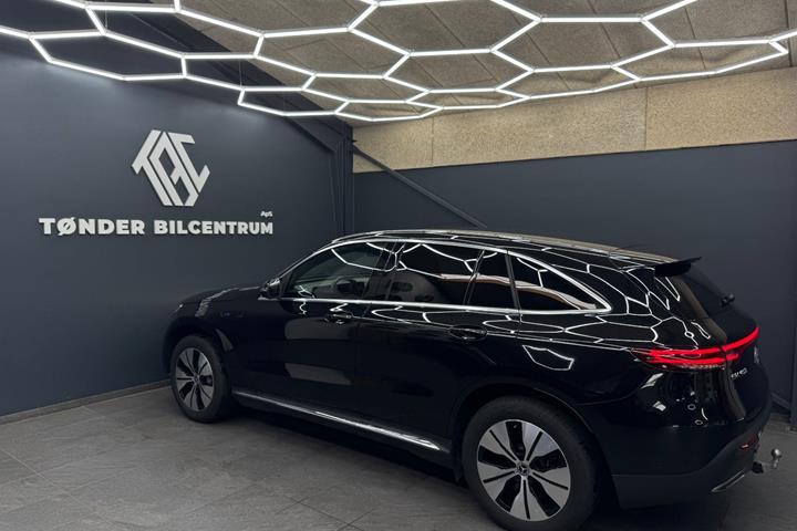 Sort Mercedes EQC400 fra 2023