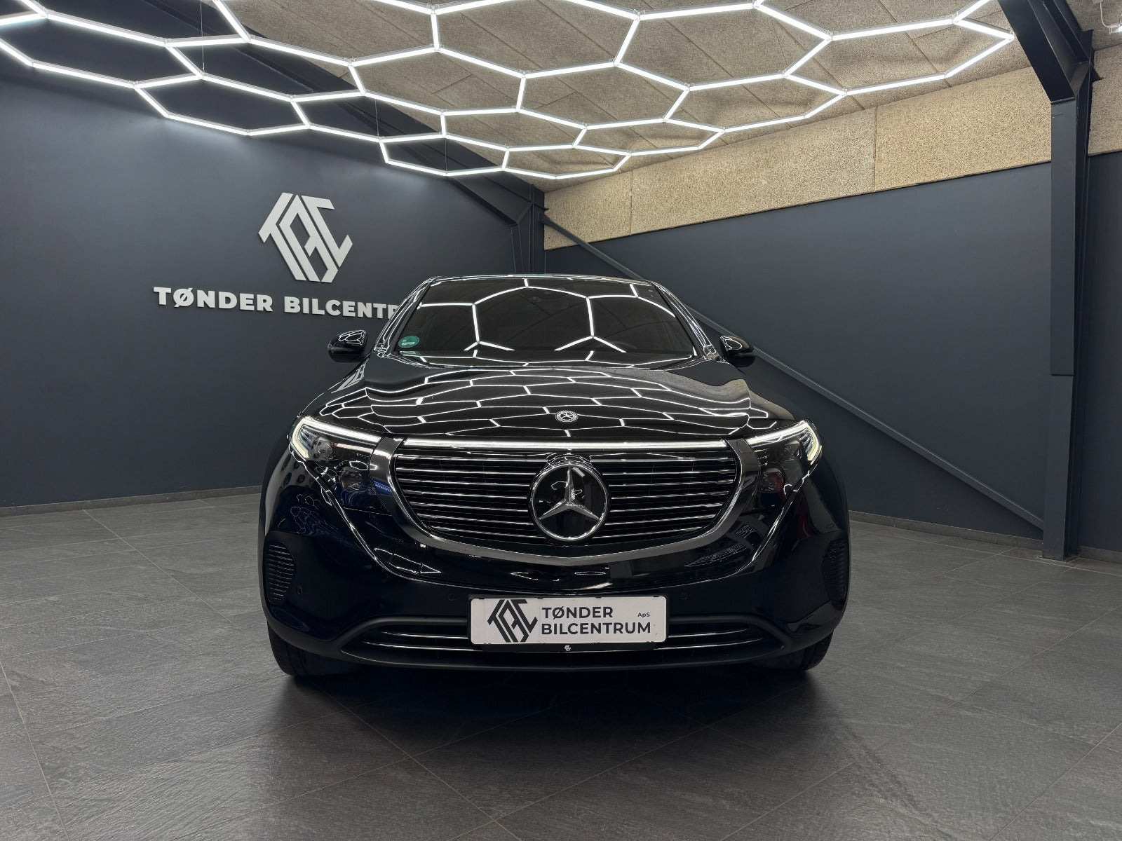 Sort Mercedes EQC400 fra 2023