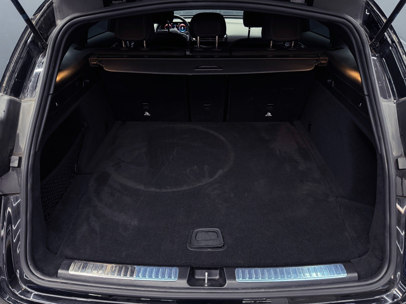 Sort Mercedes EQC400 fra 2023